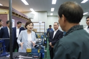 김현미 장관, 건설산업 혁신 노사정 선언문 서명
