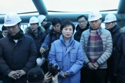 김현미 장관, 강릉선 KTX 탈선사고 현장 방문