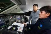 김정렬 차관, KTX 강릉선 차량 시험운행 전 점검