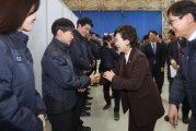 김현미 장관, 민간 항공기 초도 정비 입고 행사 참석