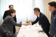 김현미 장관 “노사정 협력으로 근로시간 단축 안정적 대응” 강조