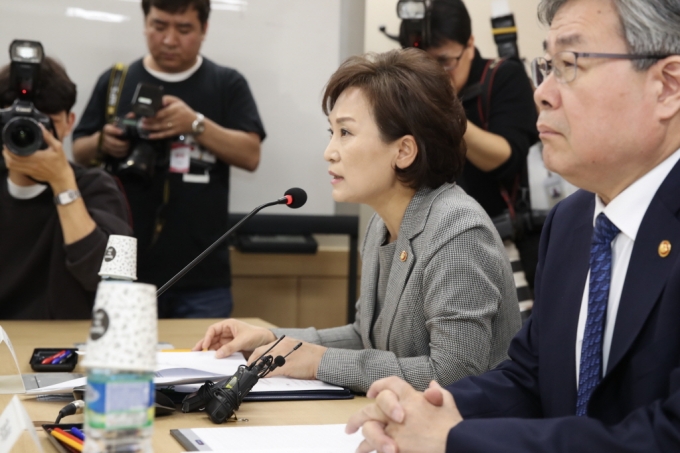 김현미 장관, 버스노조 노동쟁의 조정 신청에 따른 합동 연석회의 개최