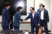 김현미 장관, 부울경 지자체장 동남권 신공항 면담