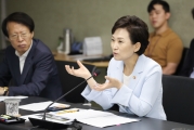 김현미 장관, 서남권 새 교통중심지 무안공항·천사대교 안전점검