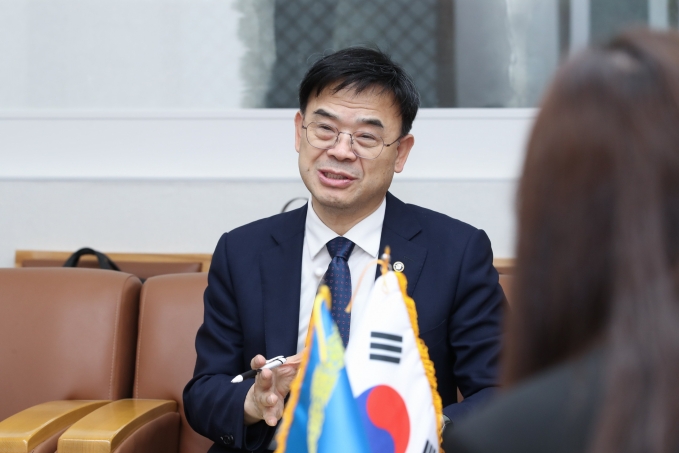 한-카자흐스탄 도시개발·건설·인프라 협력강화 면담 - 포토이미지