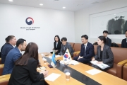 한-카자흐스탄 도시개발·건설·인프라 협력강화 면담 - 포토이미지