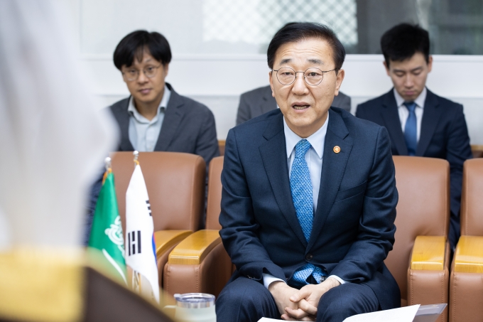 사우디 지방자치주택부 장관 면담 - 포토이미지