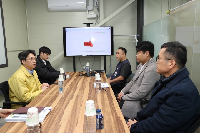 홍지선 2차관 취임 첫 현장 행보로 쿠팡 물류센터 시설 점검 - 포토이미지