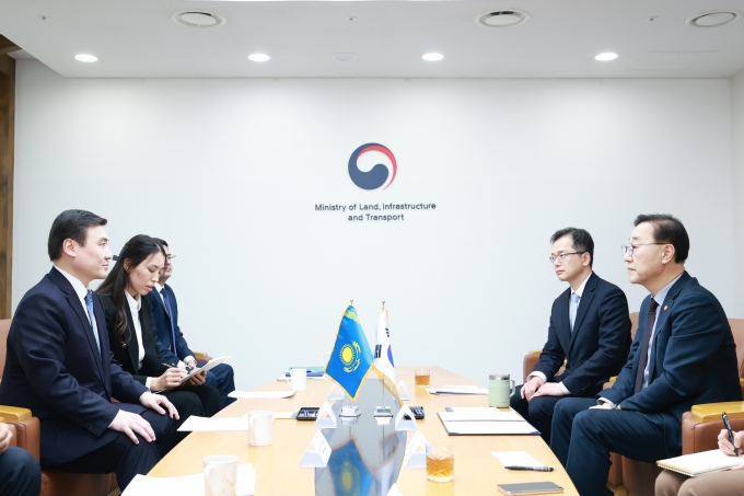 김윤덕 장관 “한-카자흐스탄 스마트시티·인프라 협력 기회 넓힌다” - 포토이미지