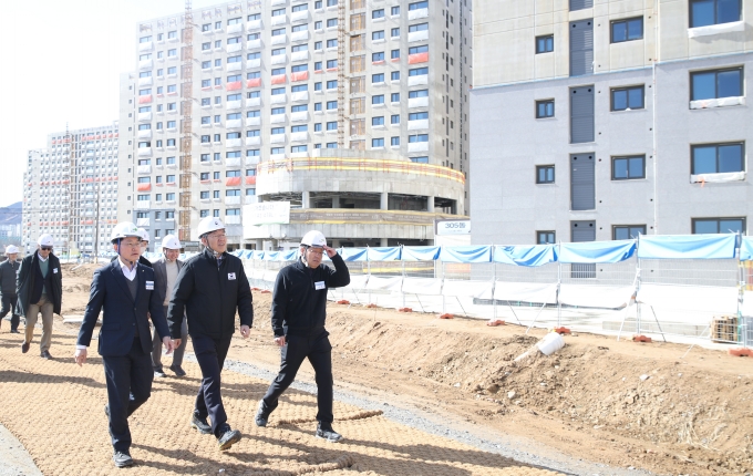 김이탁 1차관 “3기 신도시 첫 입주 입주민 불편없도록 차질없이 준비할 것” 강조 - 포토이미지