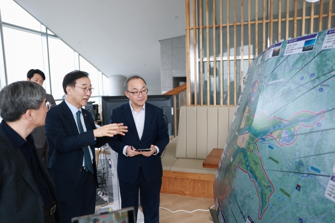 김윤덕 장관 새만금개발청 방문 첨단산업 거점 새만금 새판짜기 속도 높인다 - 포토이미지