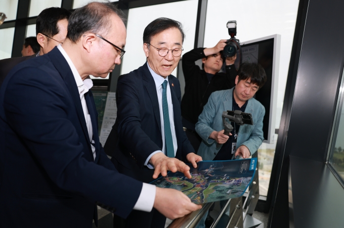 김윤덕 장관 새만금개발청 방문 첨단산업 거점 새만금 새판짜기 속도 높인다 - 포토이미지