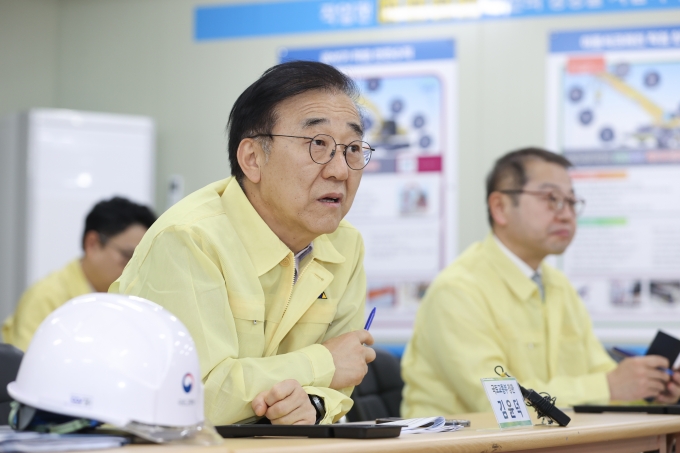 김윤덕 장관 세종시 공동주택 건설현장 현장점검 - 포토이미지