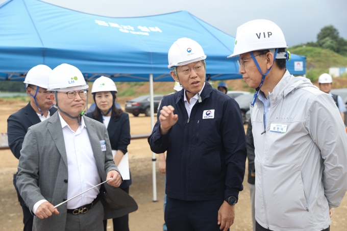 김이탁 1차관, 남양주 도심 왕숙 공공주택 지구 방문 - 포토이미지