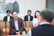 김윤덕 장관 버스기사 직접 만나 표창 - 포토이미지